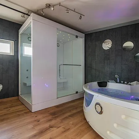 Loft, Free And Secure Parking